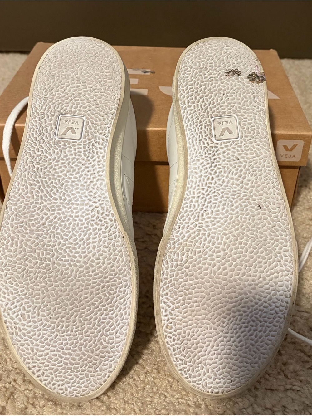 Veja Womens White Leather Sneakers - Minimal Low-Top - Picture 5 of 7